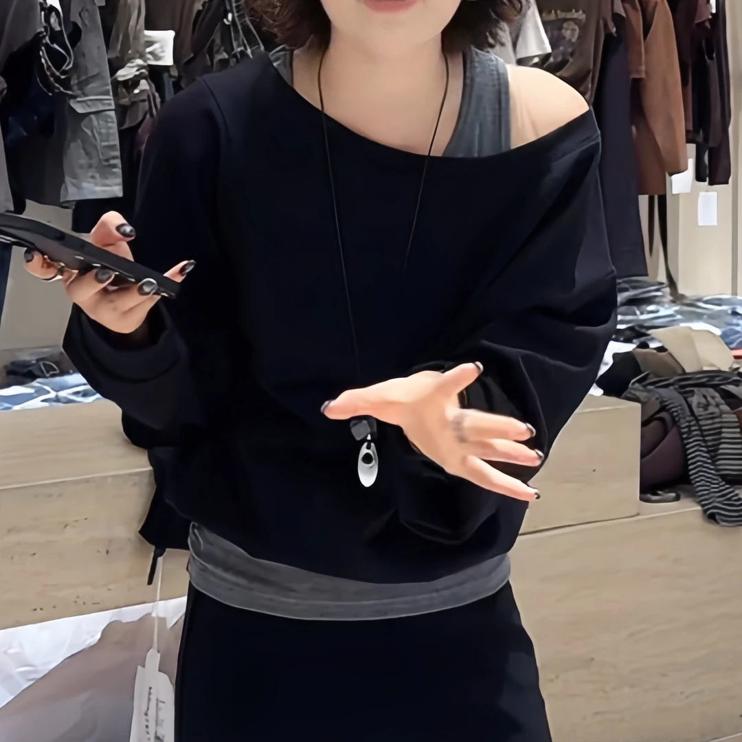 2025年秋季高级气质显瘦百搭小众设计感背心上衣假两件潮流款式女