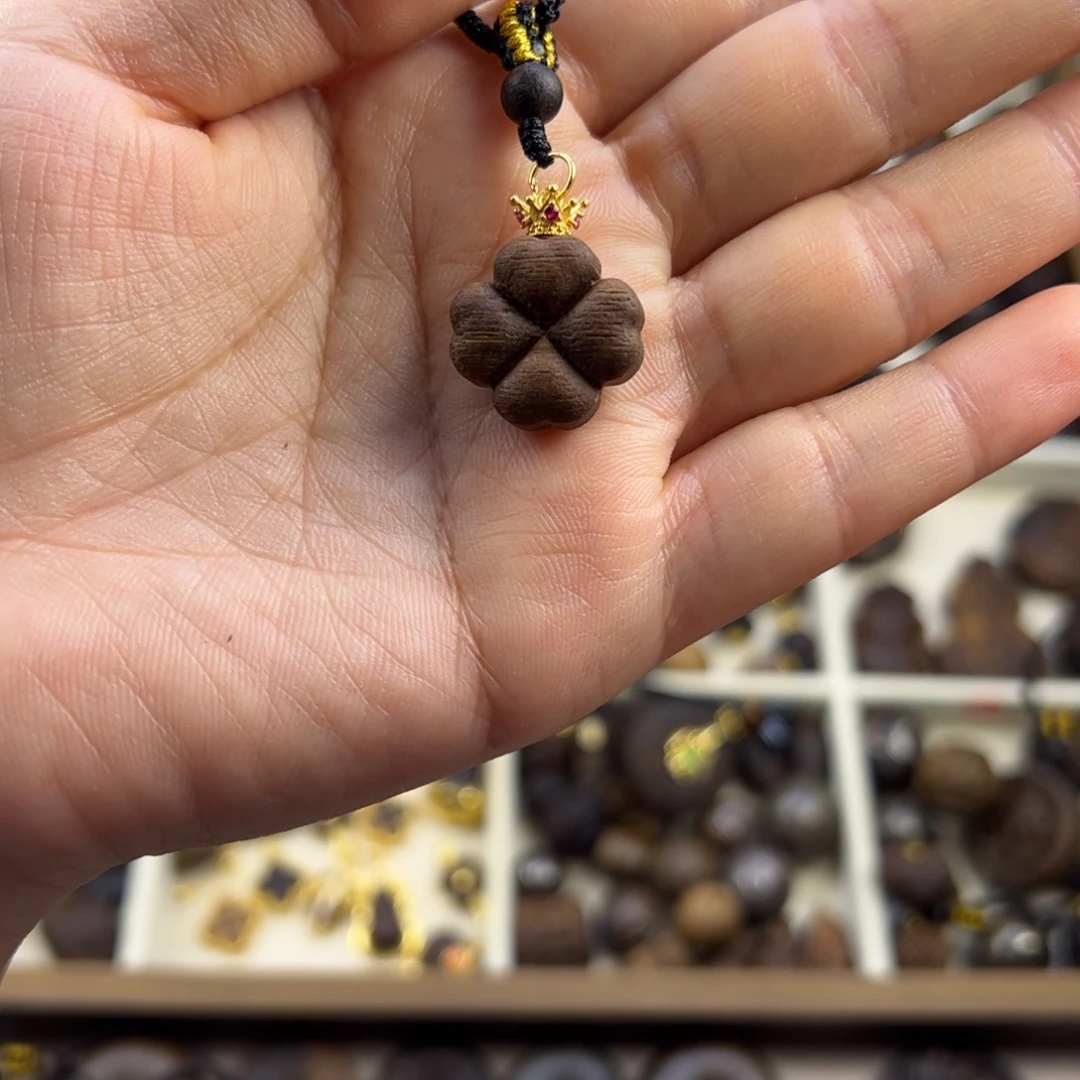 燕***阳木质类四叶草随行脖挂单珠
