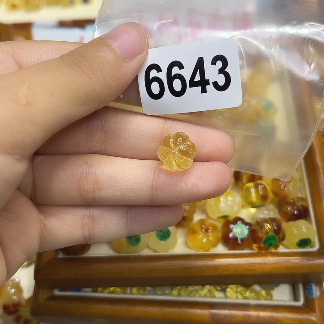 琥珀未镶嵌珠宝奇石