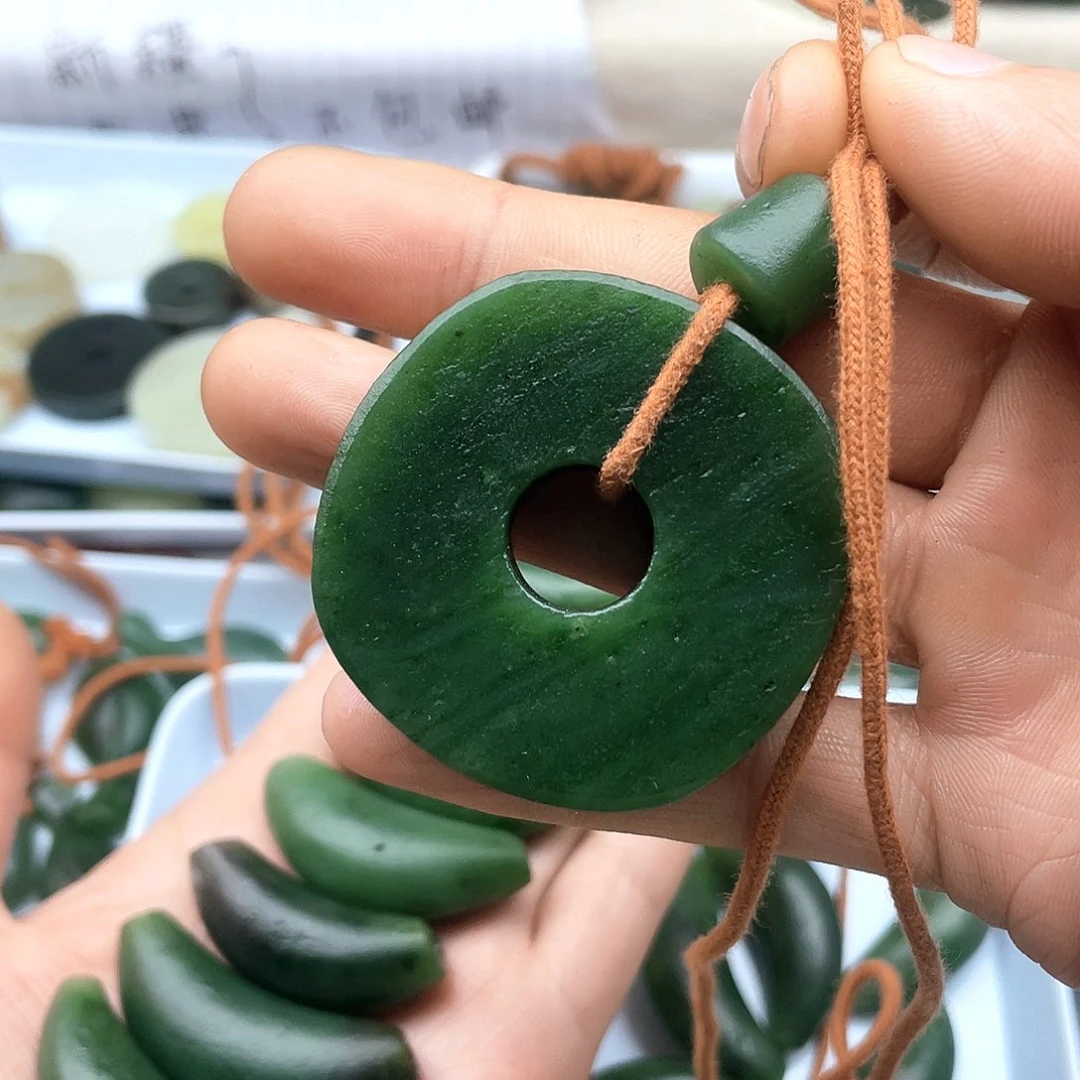 颈饰未镶嵌和田玉小**猫