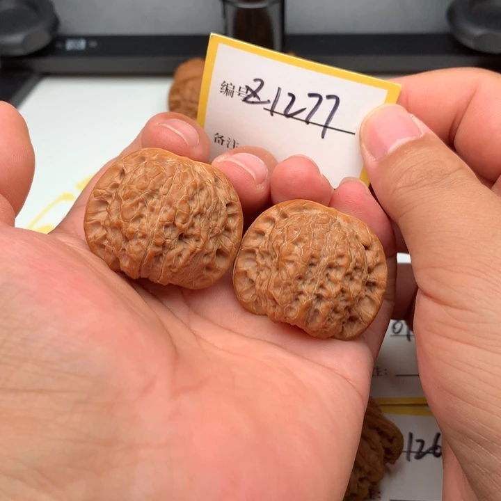 文玩核桃把件39血麒麟1277