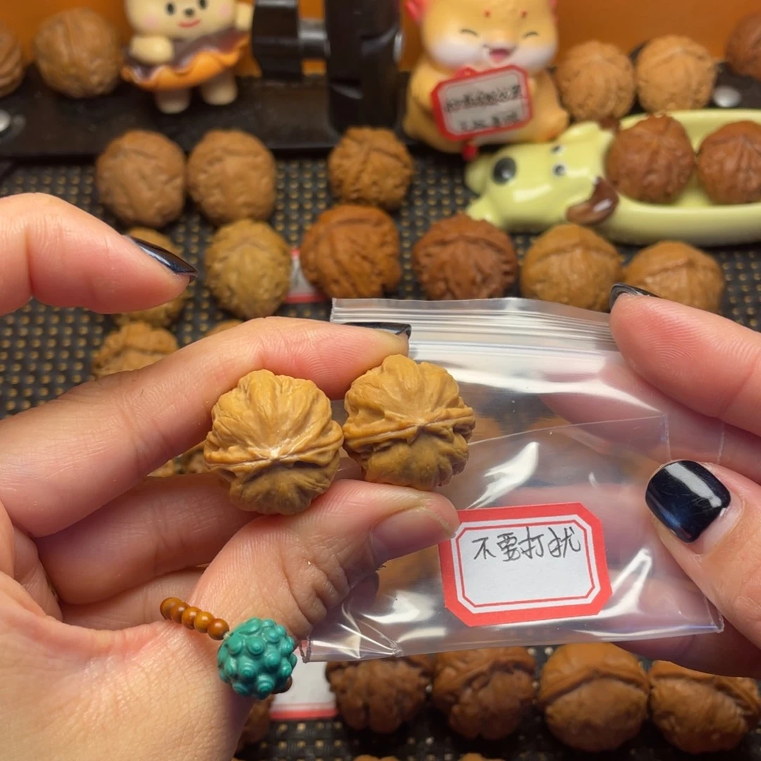 不***觉文玩核桃吊坠23尺全品小八棱