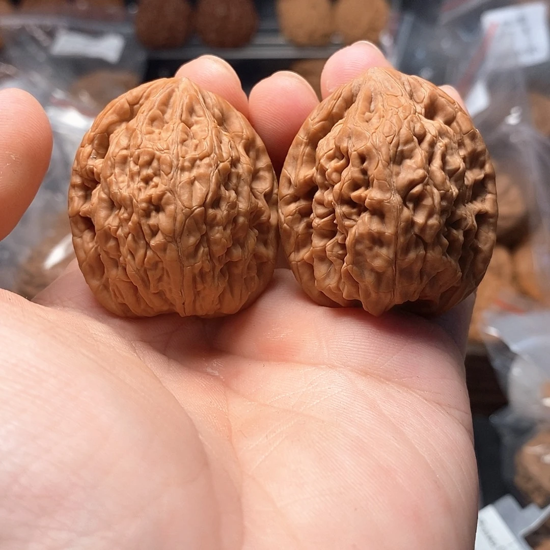 1文玩核桃虎头王37-294