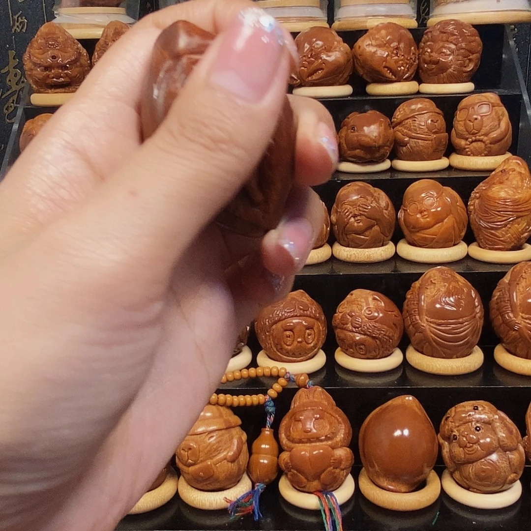 橄榄核吊坠三面生命半玉华000005679