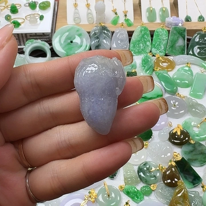 翡翠未镶嵌颈饰好事发生