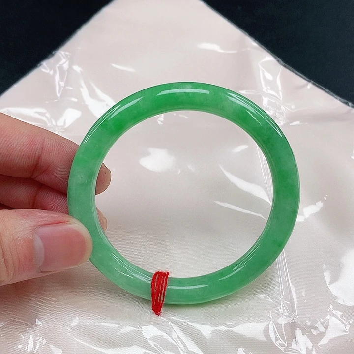 翡翠手镯未镶嵌圈51.6。4012