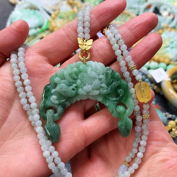 翡翠颈饰未镶嵌吊坠