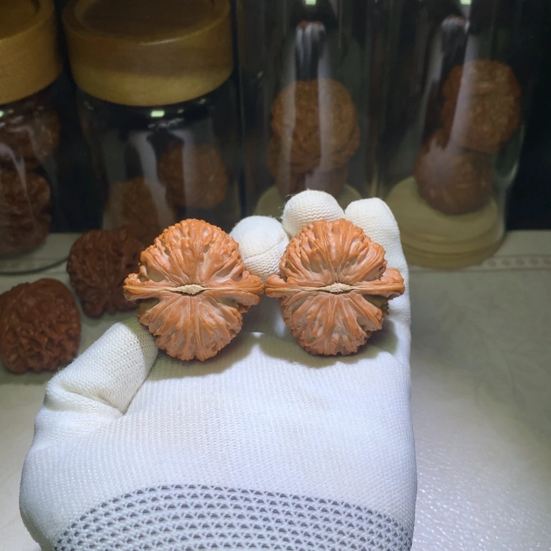 哈***生吊坠文玩核桃39尺球形三角白