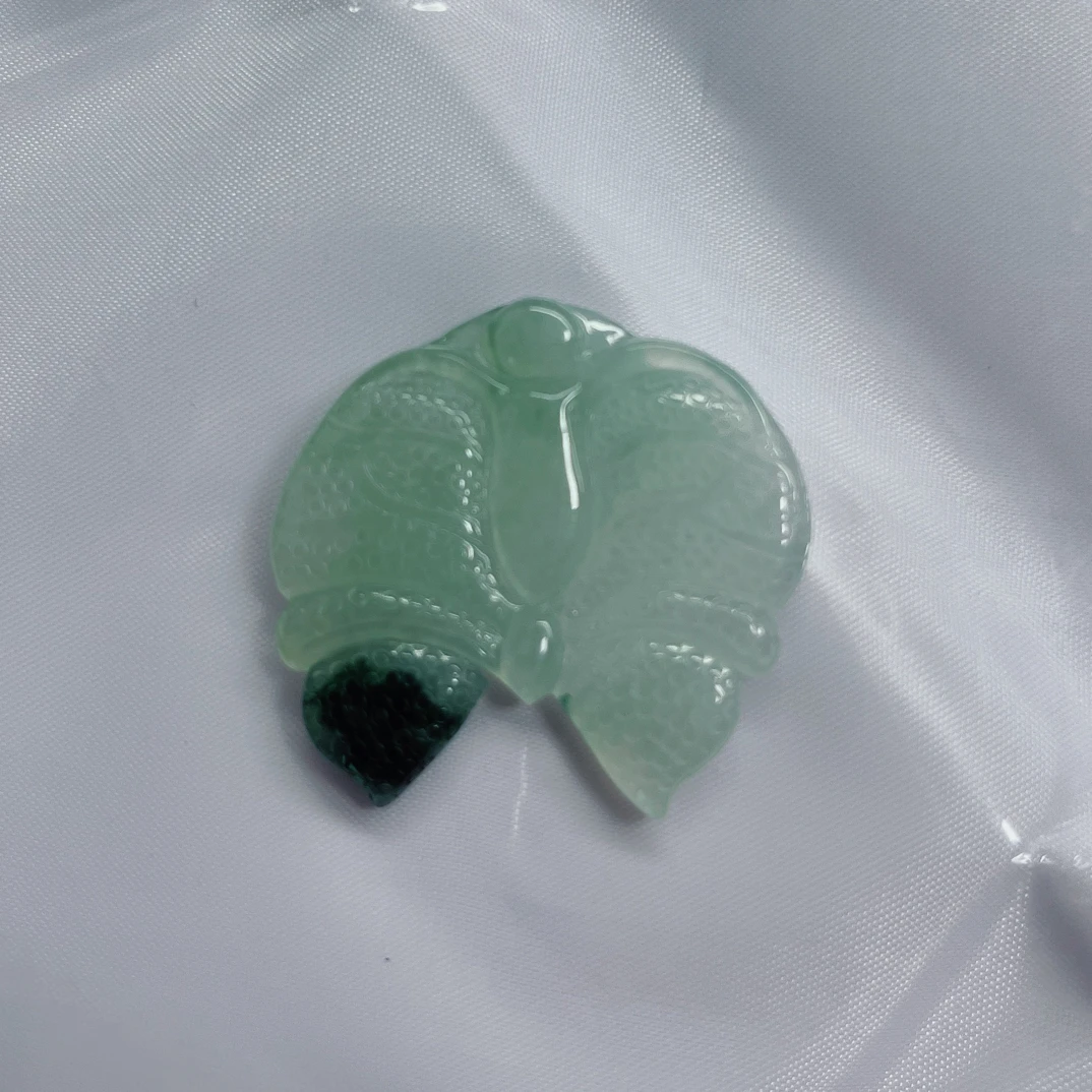 缅甸翡翠A货飘绿蝴蝶玉石寓意美好精美女士首饰