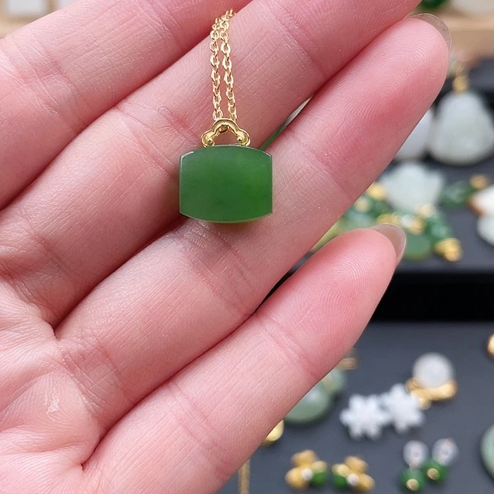 颈饰未镶嵌和田玉