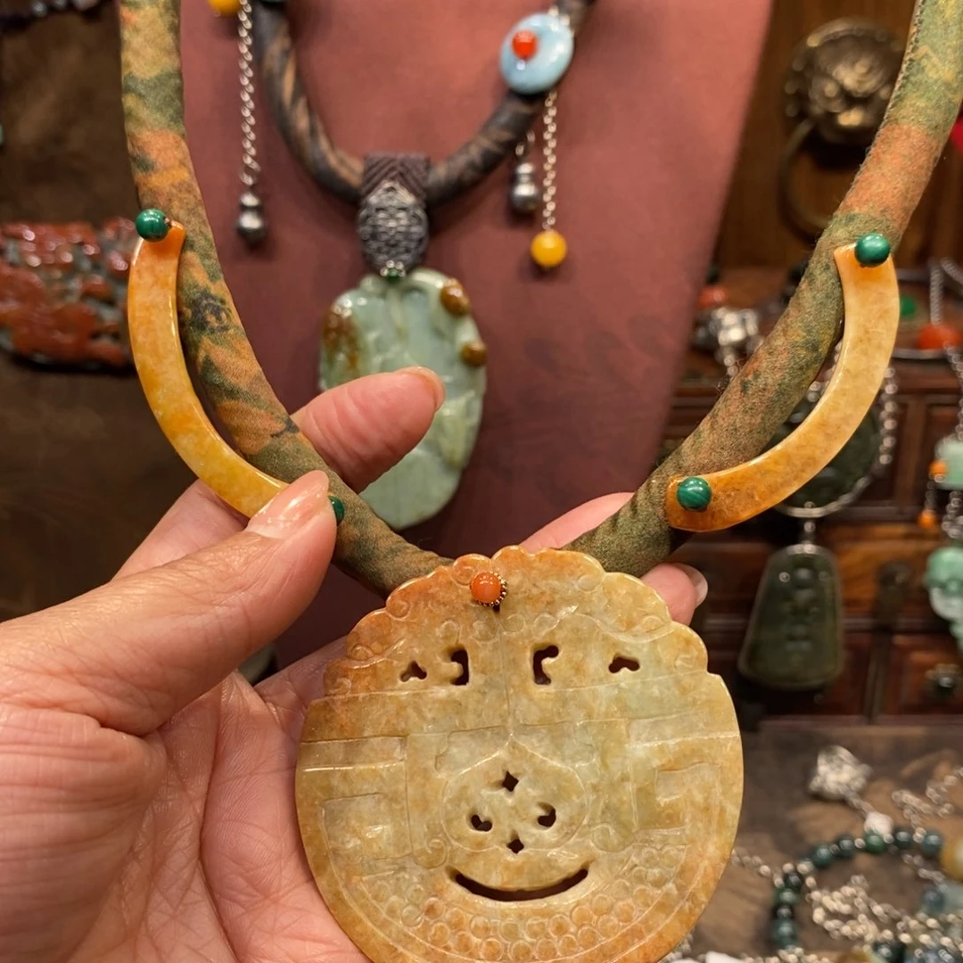 翡翠吊坠(赠链)未镶嵌