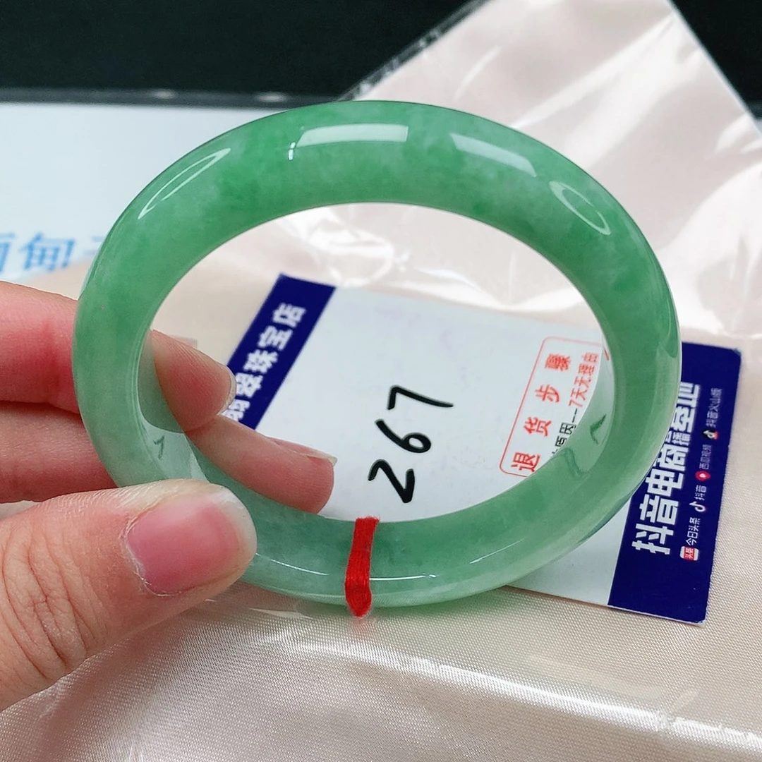 翡翠手镯未镶嵌翡翠