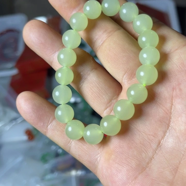 颈饰未镶嵌石英质玉
