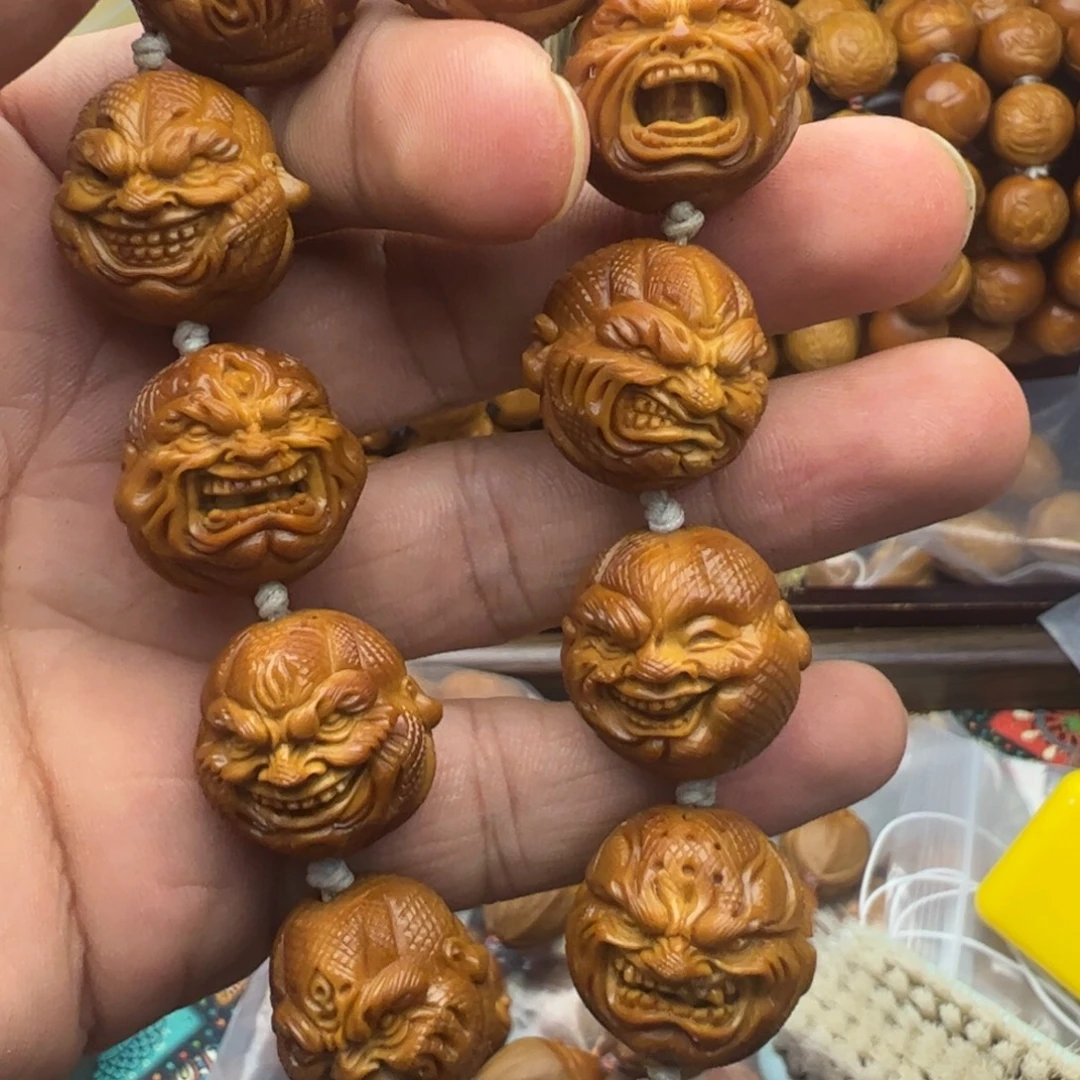一***际橄榄核吊坠铁盒恶僧