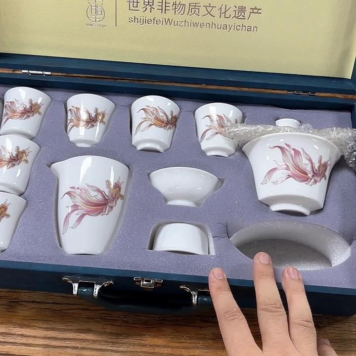 孤品茶具套装等。