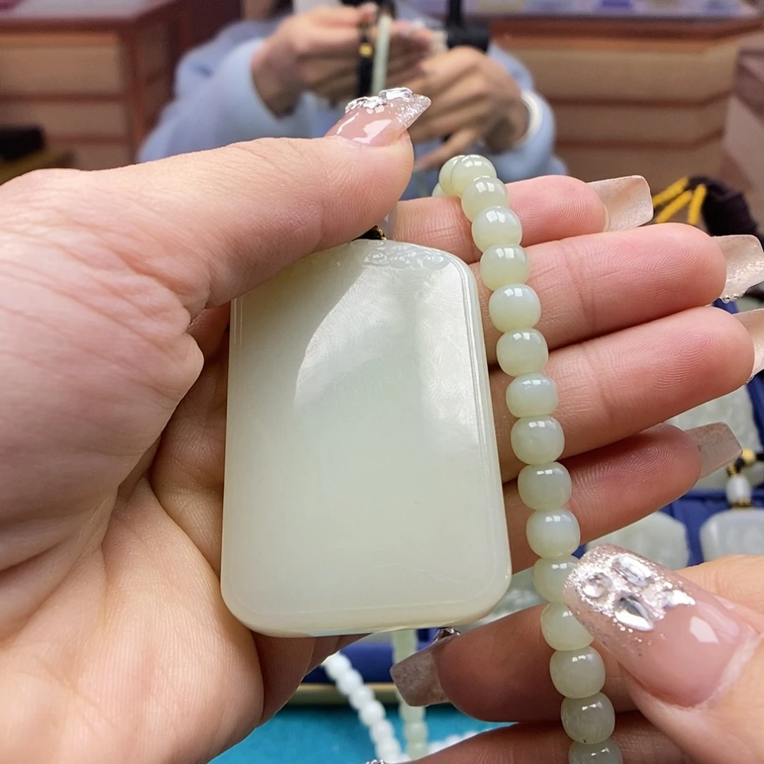 和田玉颈饰未镶嵌清*