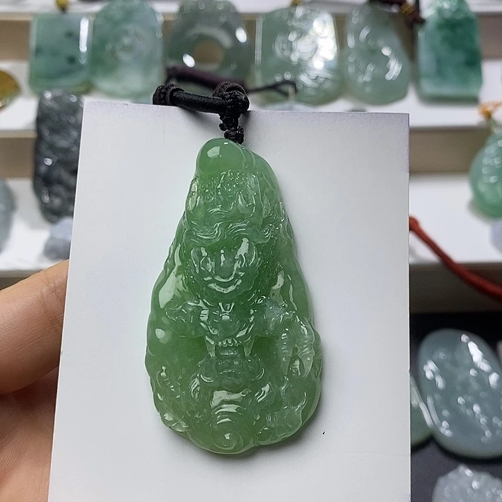 翡翠未镶嵌颈饰满绿龙牌