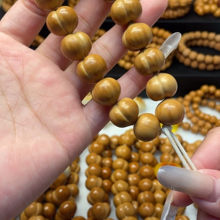 弦***0猴头核桃吊坠微瑕屁桃