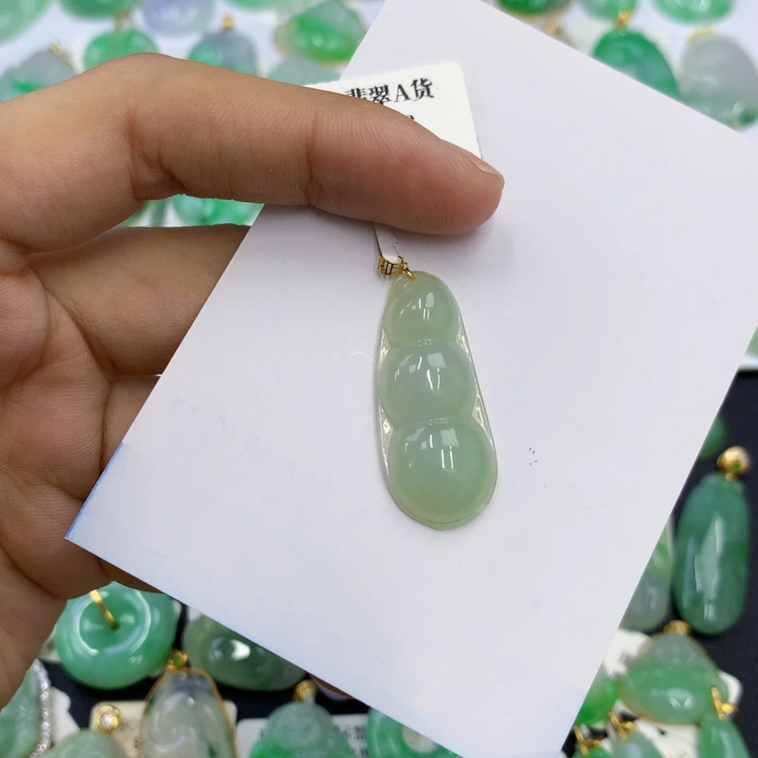 翡翠18K金镶嵌颈饰翡翠