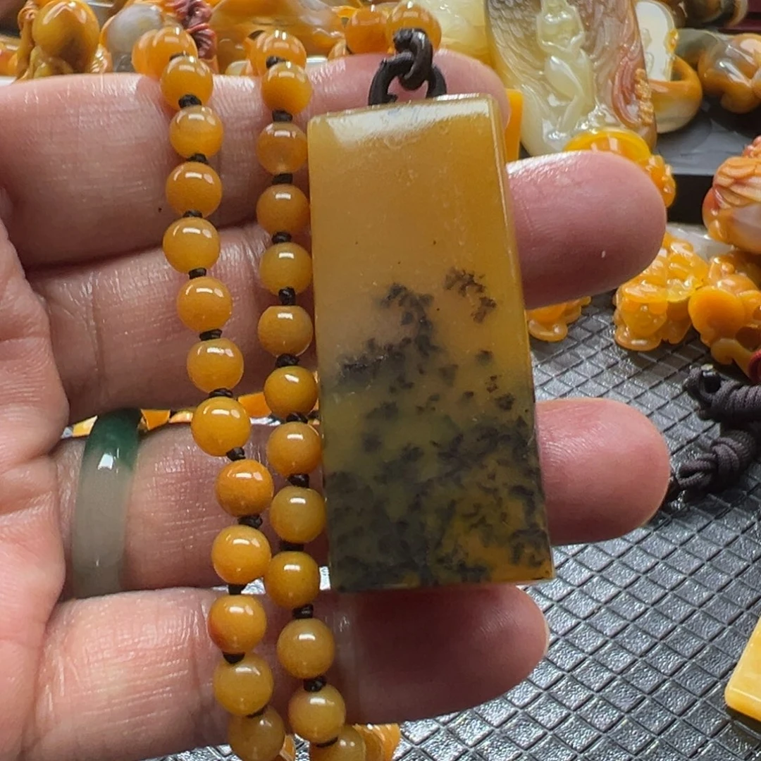 石英质玉未镶嵌颈饰