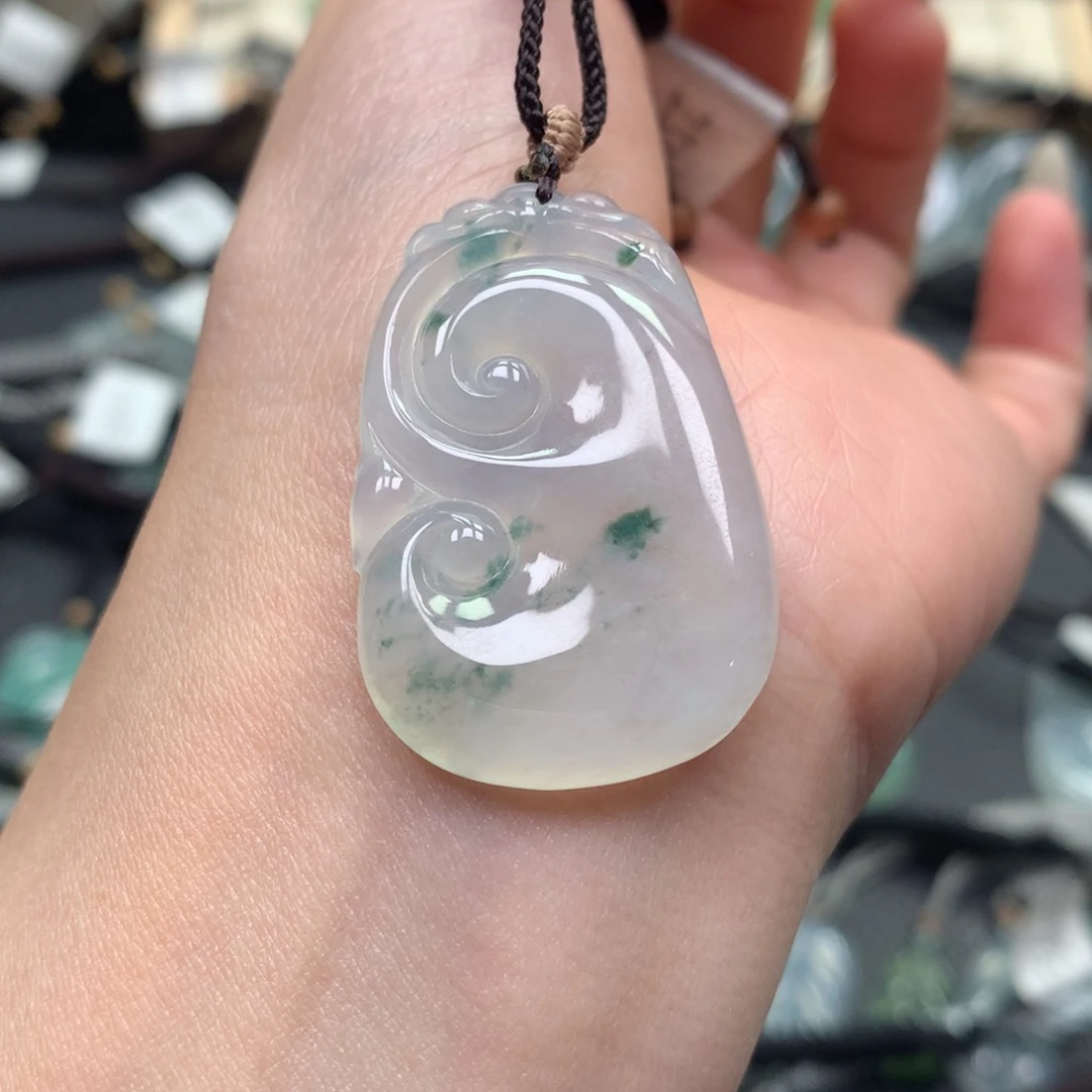 翡翠颈饰未镶嵌如意