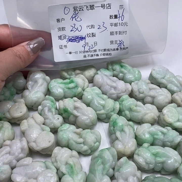 佬***白颈饰未镶嵌翡翠天然翡翠