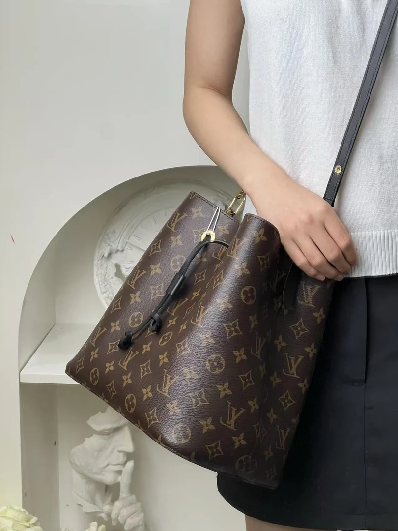 99新 LouisVuitton/路易威登 黑水桶老花/优品