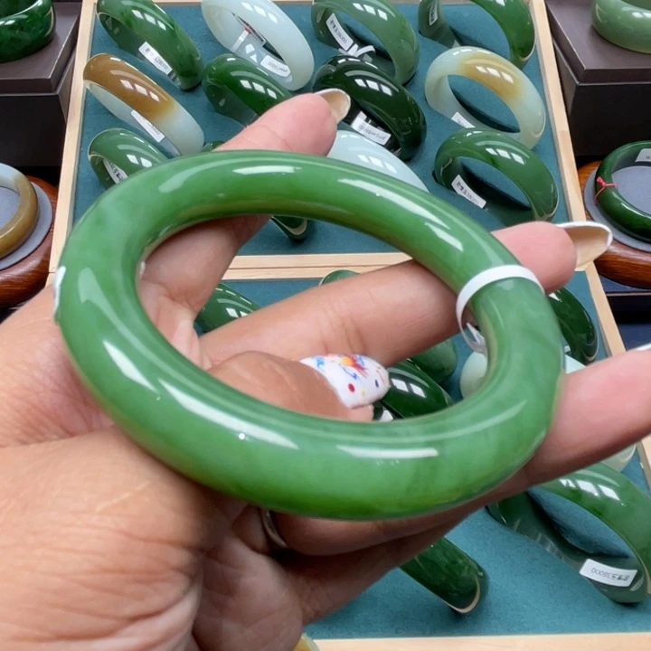 未镶嵌手镯和田玉（碧玉）