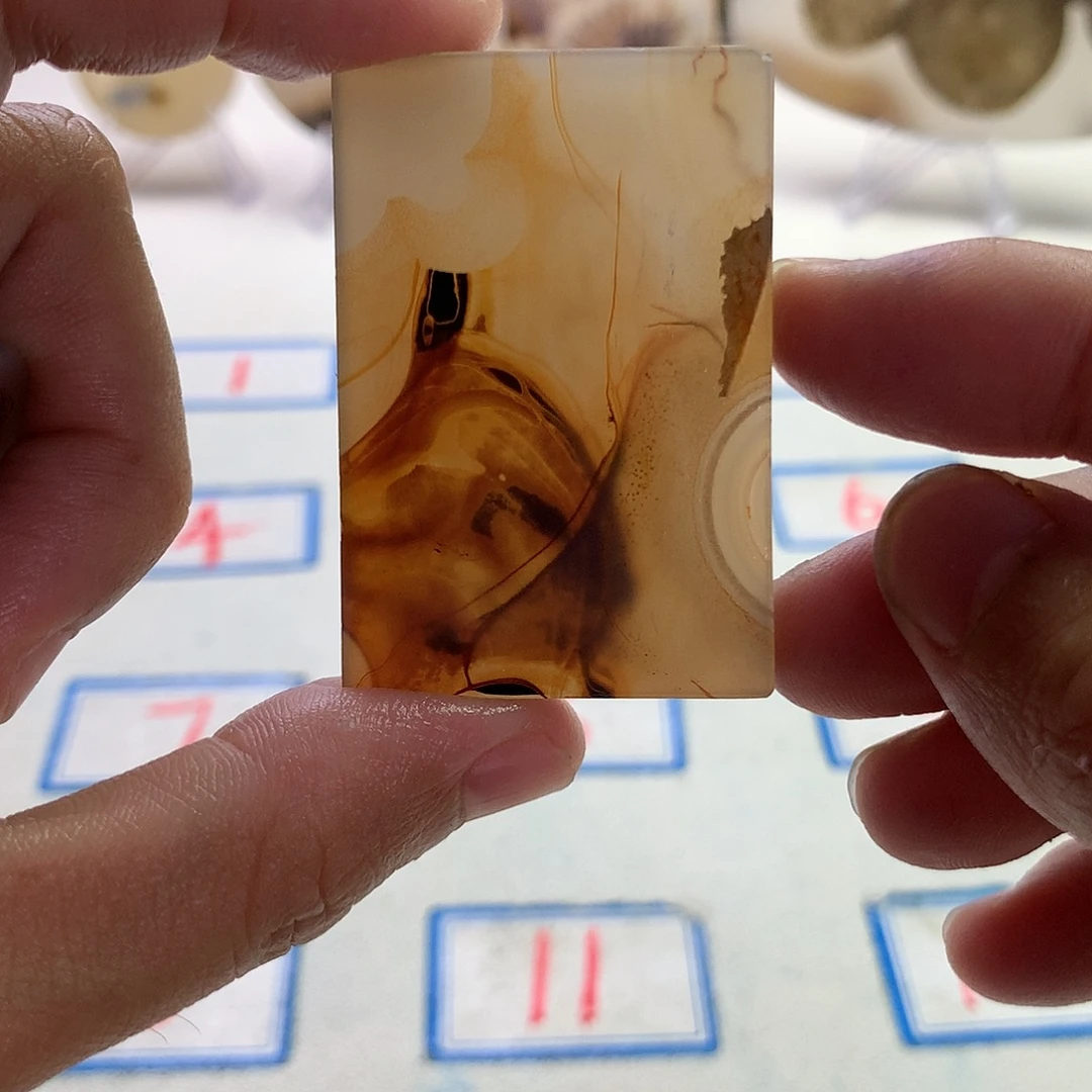 两***极未镶嵌玛瑙/玉髓珠宝半成品
