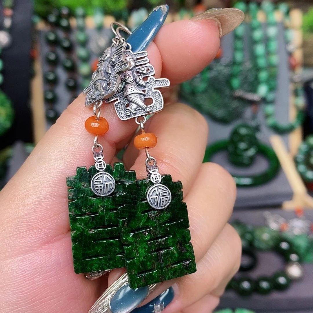 翡翠耳饰未镶嵌漂亮美眉