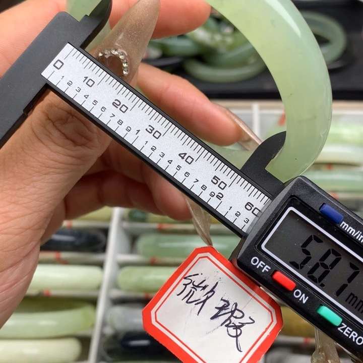 蛇纹石玉未镶嵌手镯913