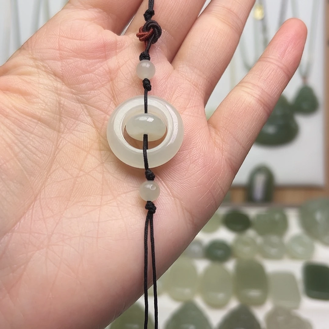 和田玉未镶嵌车挂