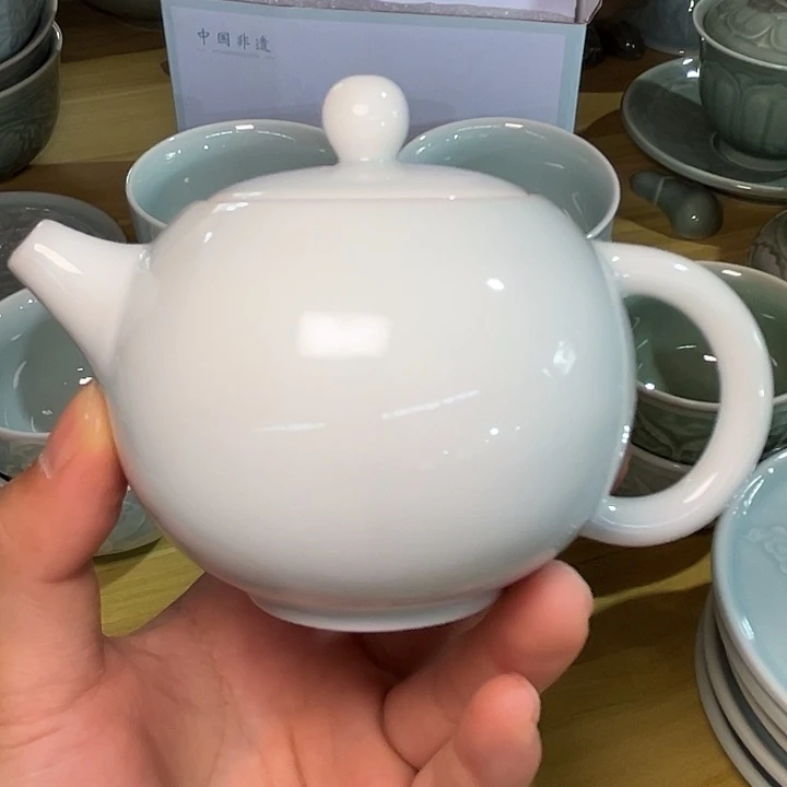 微瑕天青色素面西施壶一只