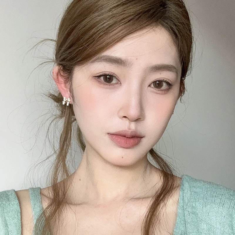 oushipei/欧诗佩 铜合金合成锆石耳饰 轻奢满钻字母H耳环镶钻耳钉