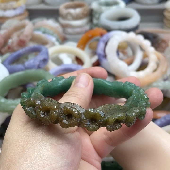 未镶嵌手镯石英岩玉