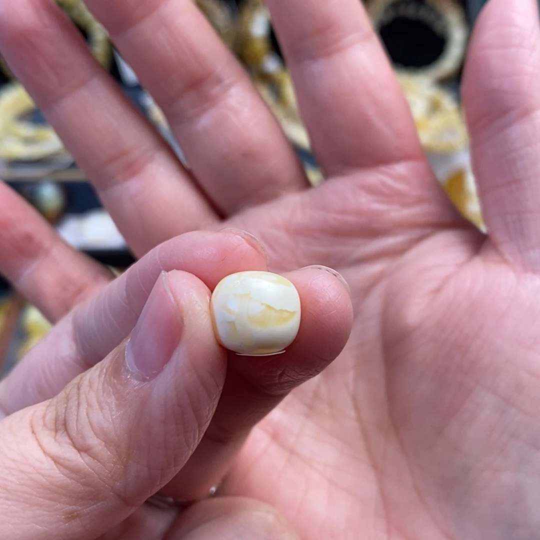 蜜蜡未镶嵌裸石瓷白妖花老型单珠11
