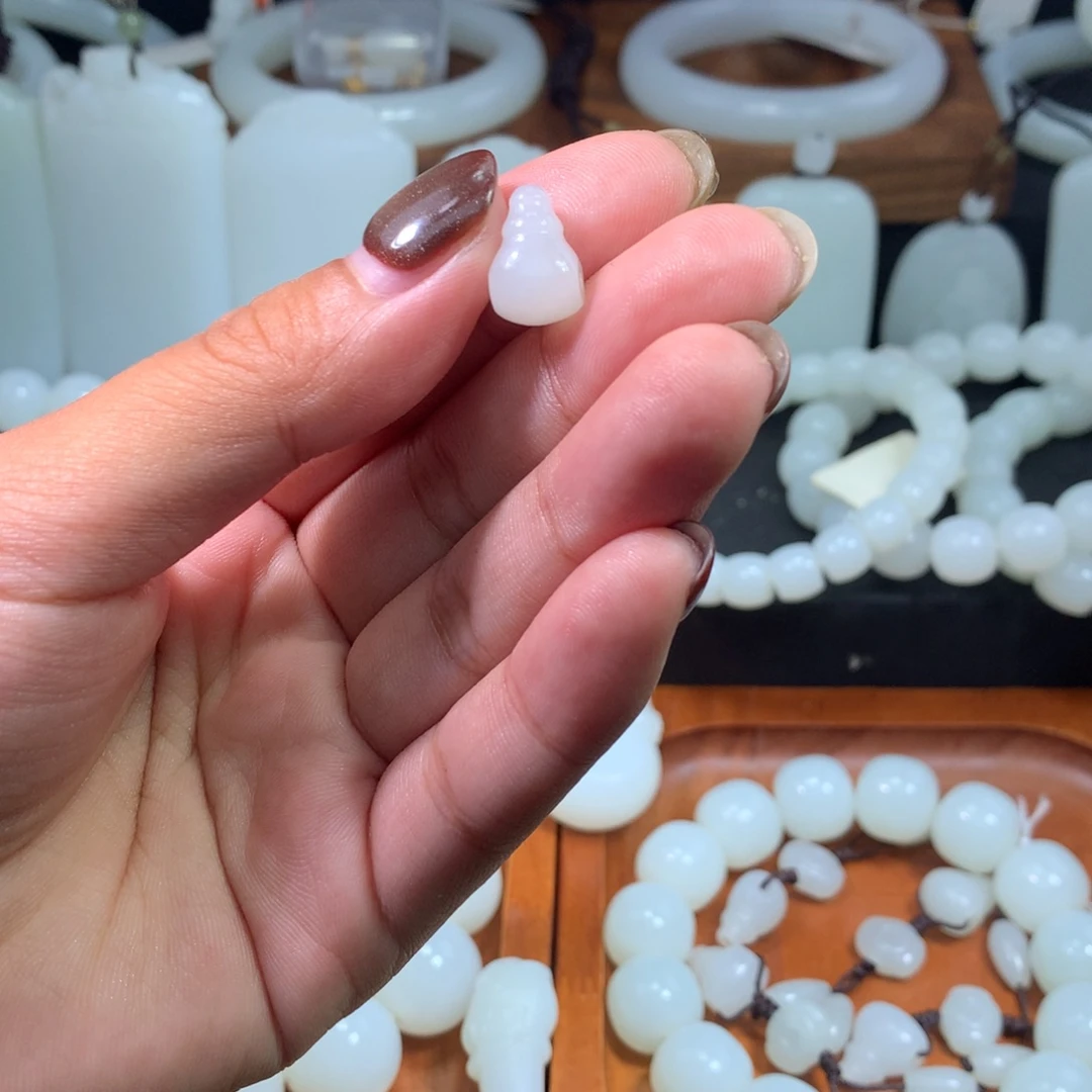 觉***海和田玉未镶嵌车挂