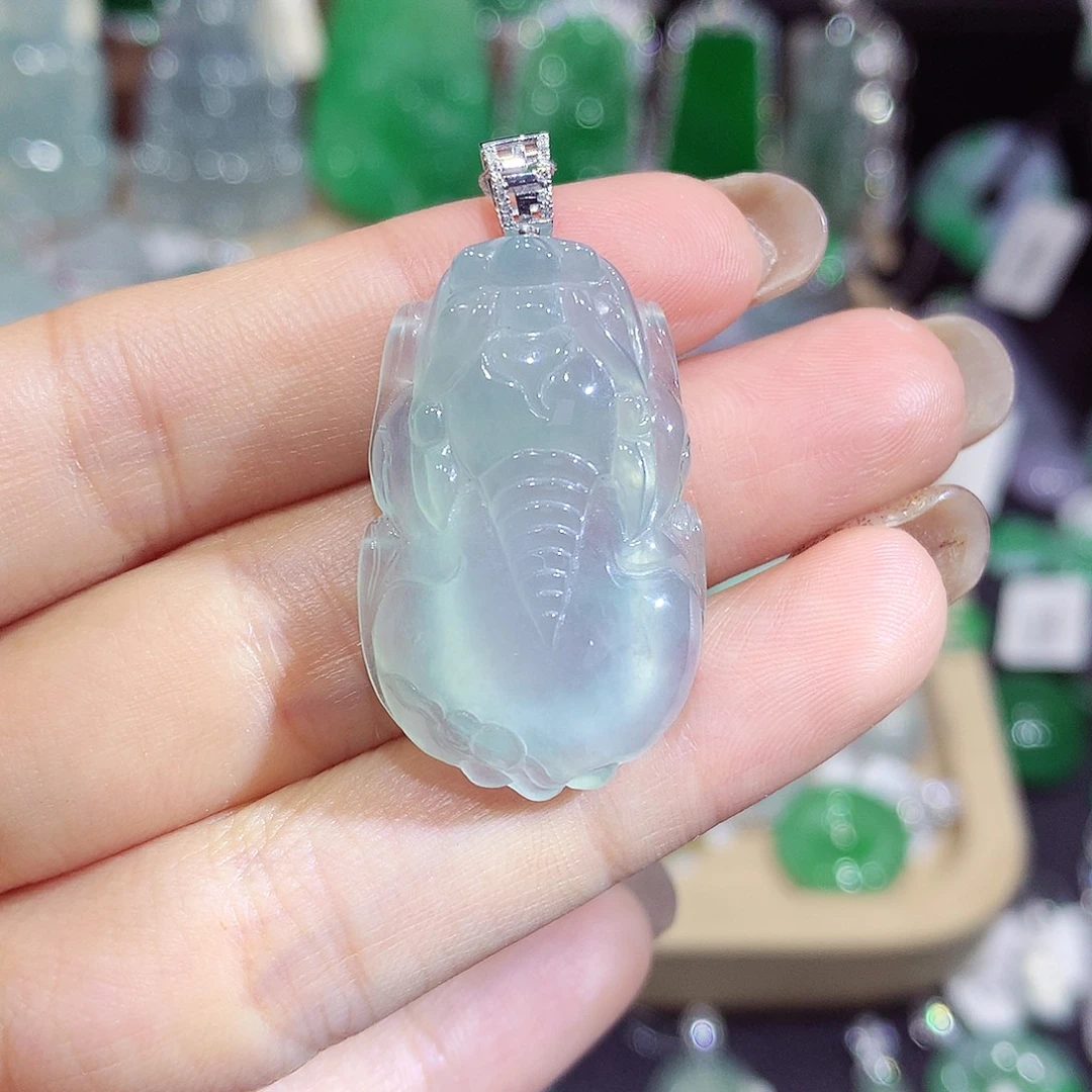 翡翠18K金镶嵌颈饰貔貅