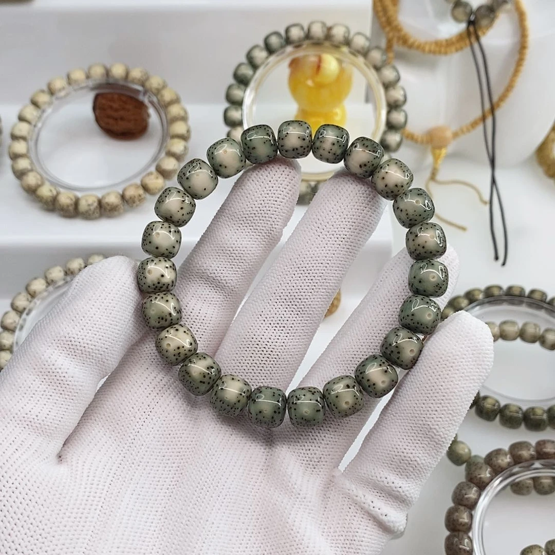 星月菩提手串恰****?卡10绿包白大通体m