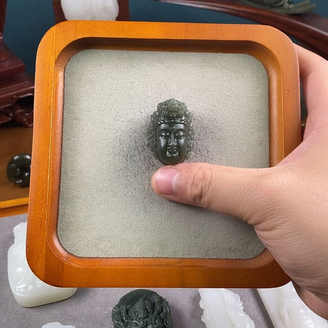 和田玉未镶嵌颈饰度母首