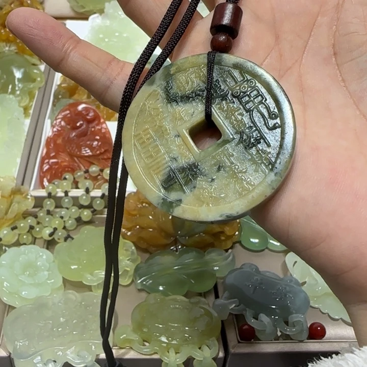 蛇纹石玉吊坠未镶嵌