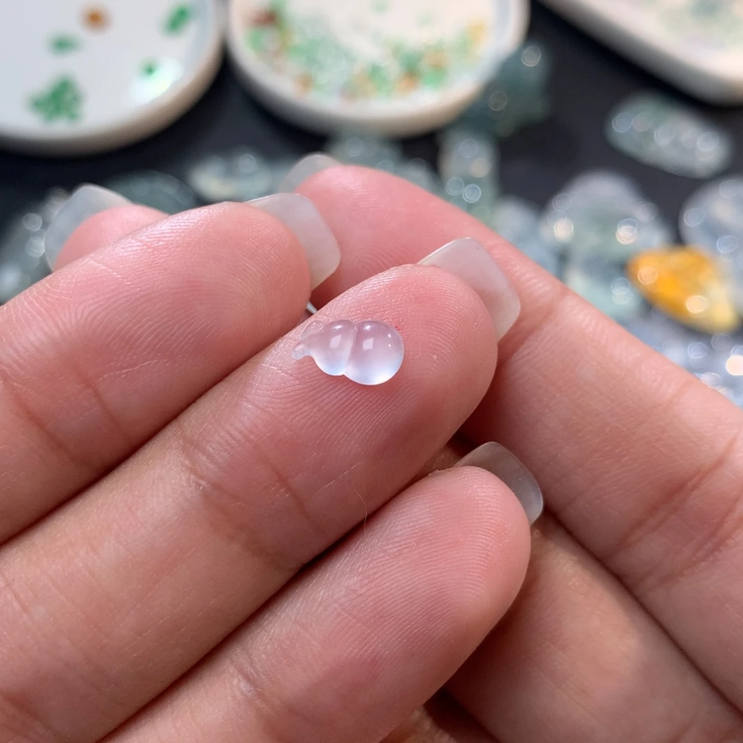 翡翠裸石未镶嵌高冰葫芦