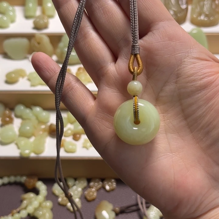 最****和田玉未镶嵌颈饰