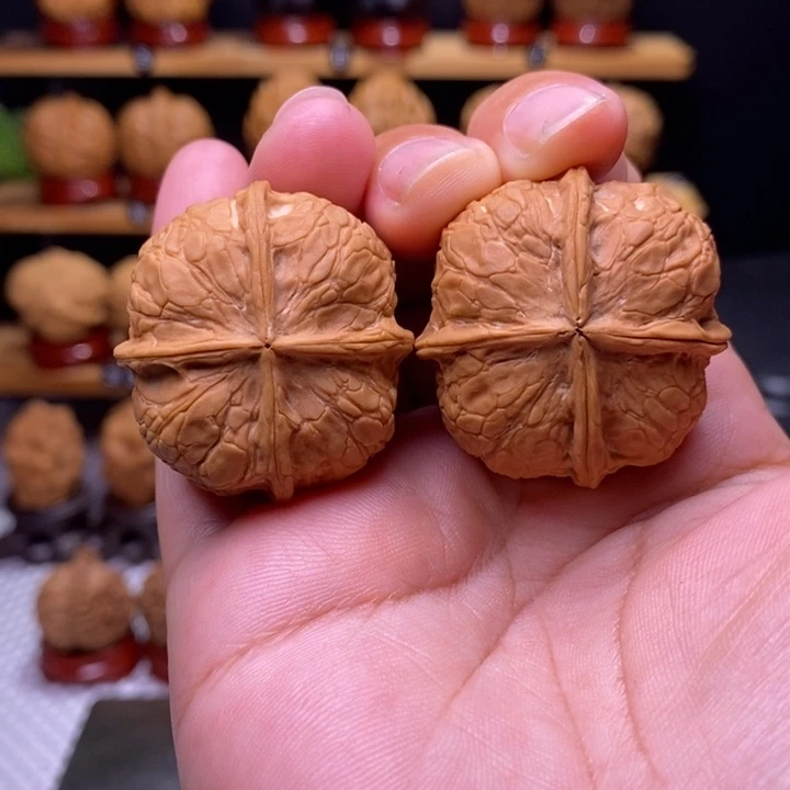 核桃云铁柿子饼子四棱7号