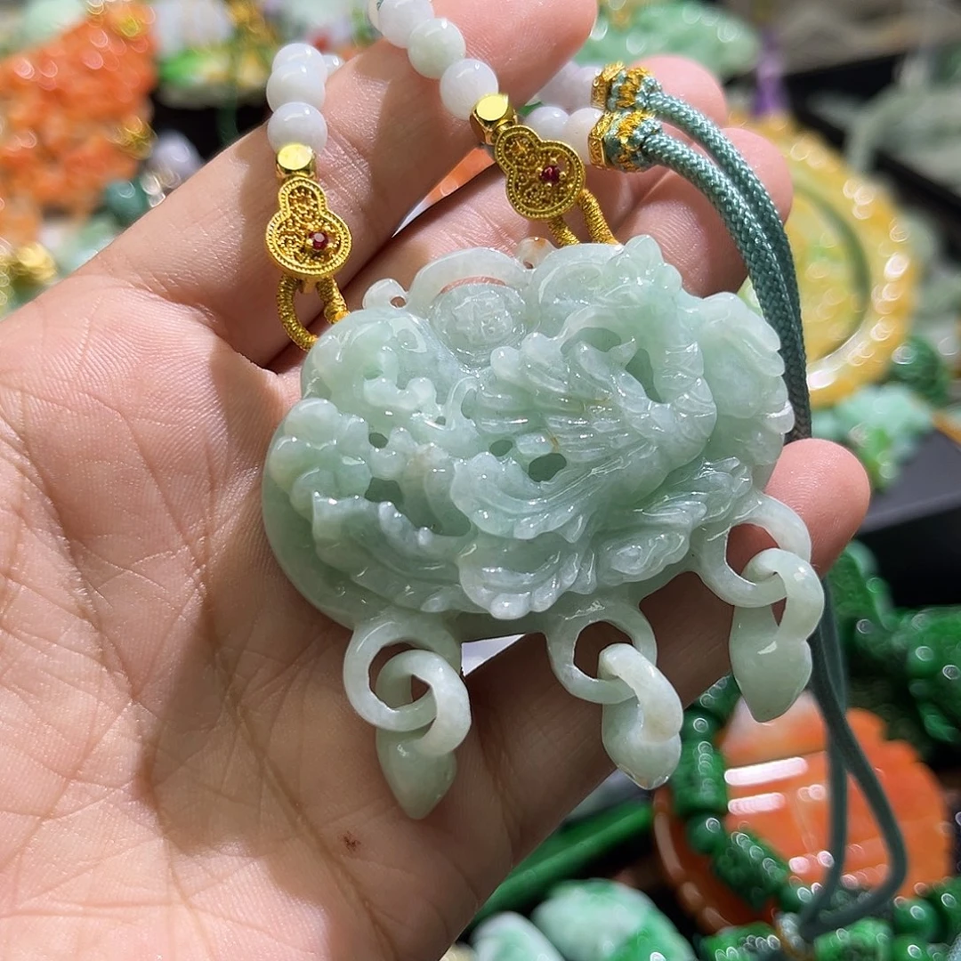 翡翠未镶嵌颈饰待编织
