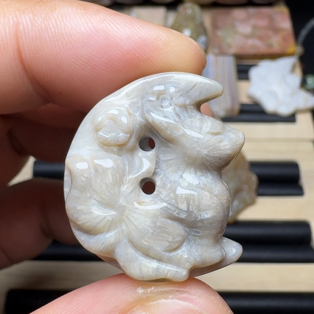 未镶嵌纯天然色有机玉石保真色硅化玉