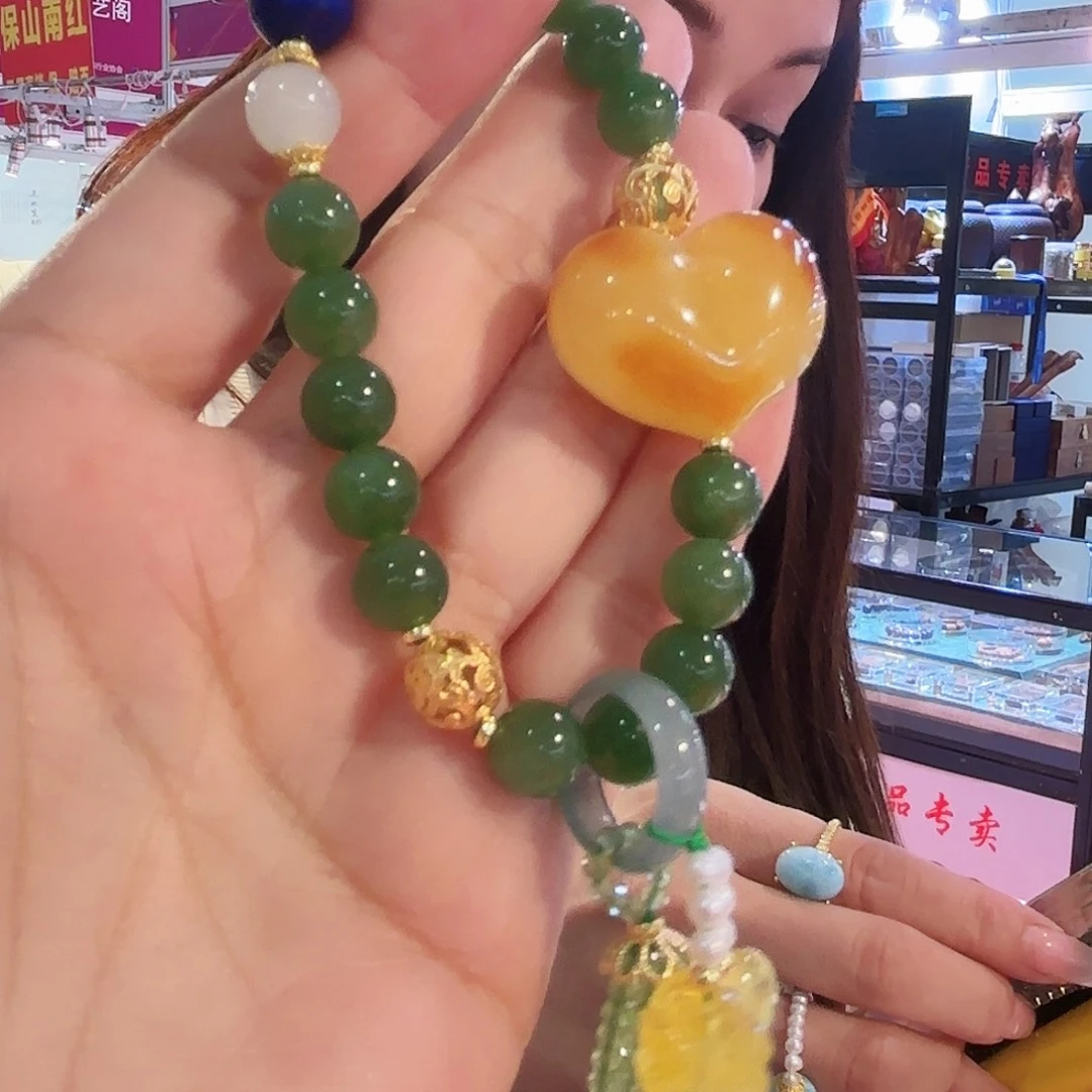 琥珀未镶嵌颈饰琥珀