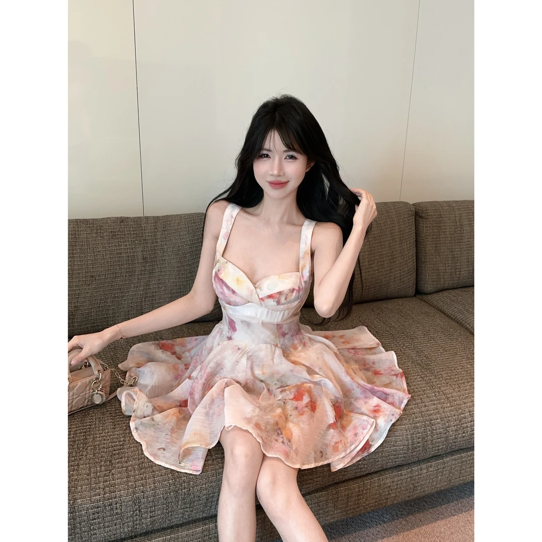 性感印花吊带连衣裙小众设计显瘦碎花短裙2025夏季新款气质女装