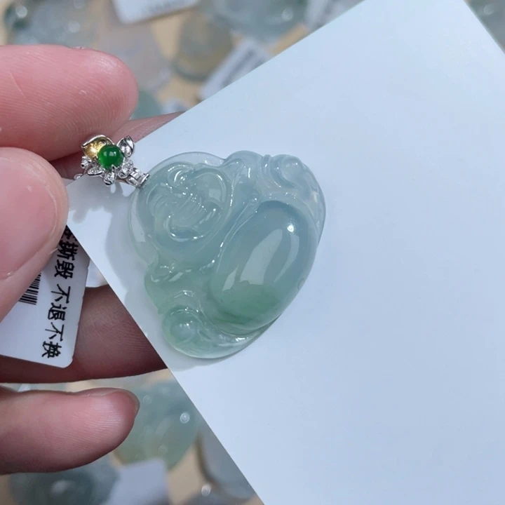 颈饰18K金镶嵌翡翠