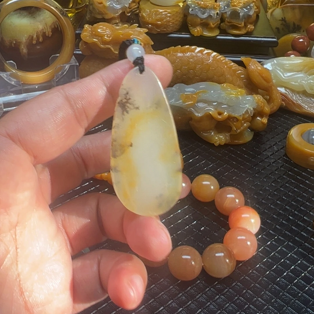 石英质玉未镶嵌颈饰